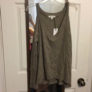 Cold shoulder long sleeved shirt